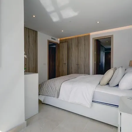 New Modern 3 Bed Puerto Banus * Марбелья