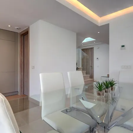 New Modern 3 Bed Puerto Banus Апартаменти Марбелья