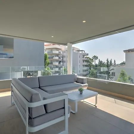New Modern 3 Bed Puerto Banus Apartment Marbella
