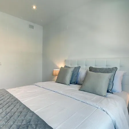 New Modern 3 Bed Puerto Banus * Marbella