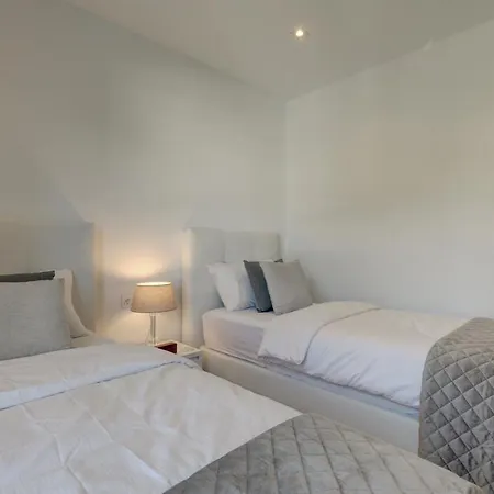 Apartment New Modern 3 Bed Puerto Banus *