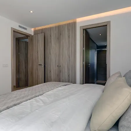 New Modern 3 Bed Puerto Banus Apartment