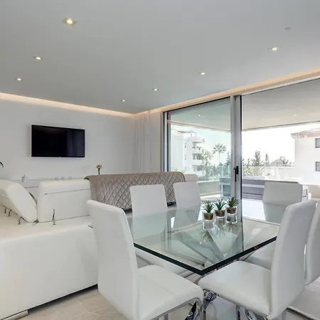 New Modern 3 Bed Puerto Banus Apartment