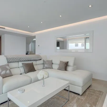 Apartment New Modern 3 Bed Puerto Banus Marbella