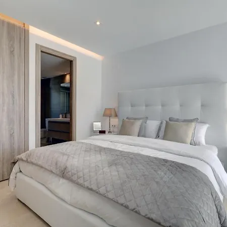 New Modern 3 Bed Puerto Banus Marbella