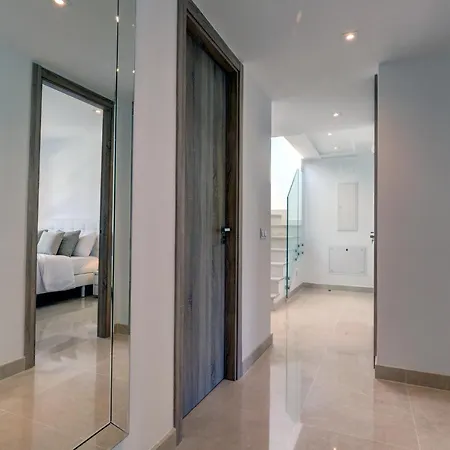 New Modern 3 Bed Puerto Banus Marbella