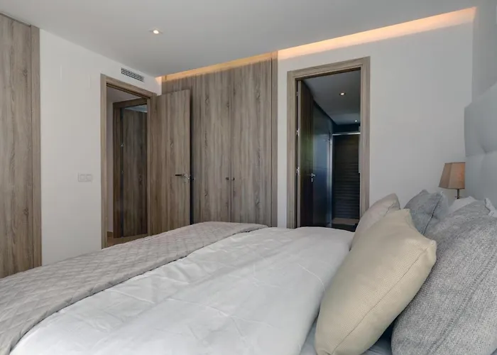 New Modern 3 Bed Puerto Banus アパート