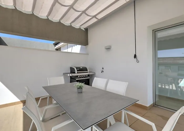 New Modern 3 Bed Puerto Banus マルベーリャ