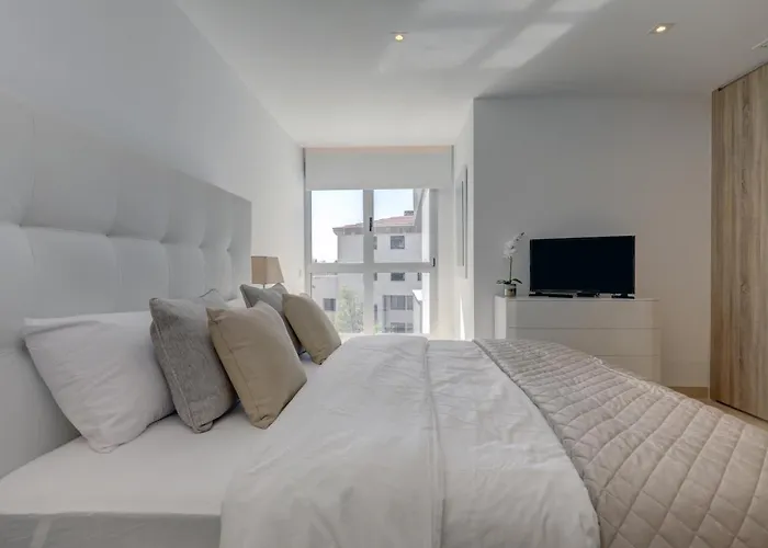 New Modern 3 Bed Puerto Banus *