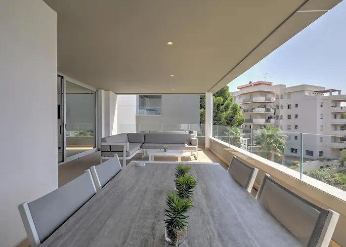 New Modern 3 Bed Puerto Banus * ماربيا