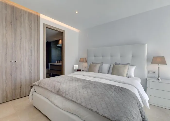 New Modern 3 Bed Puerto Banus Marbella