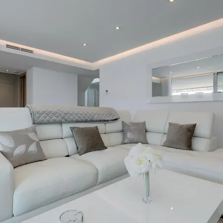 New Modern 3 Bed Puerto Banus * 마르베야