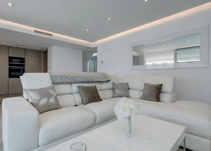 New Modern 3 Bed Puerto Banus * 마르베야