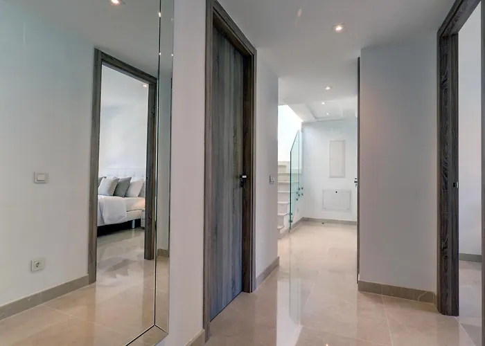 New Modern 3 Bed Puerto Banus 마르베야